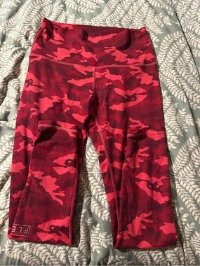 Fleo Red and Dark Red Camo Capri Leggings 25”. Never worn just to try on.